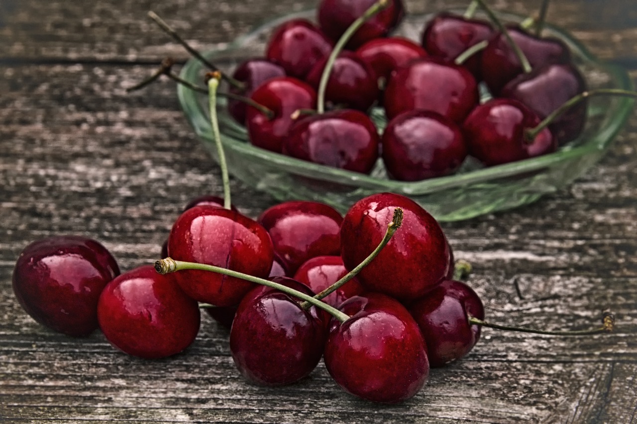 Cherries & Mint-Infused Water